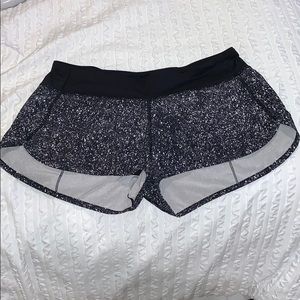 Lululemon Speed Up Short 2.5” size 6